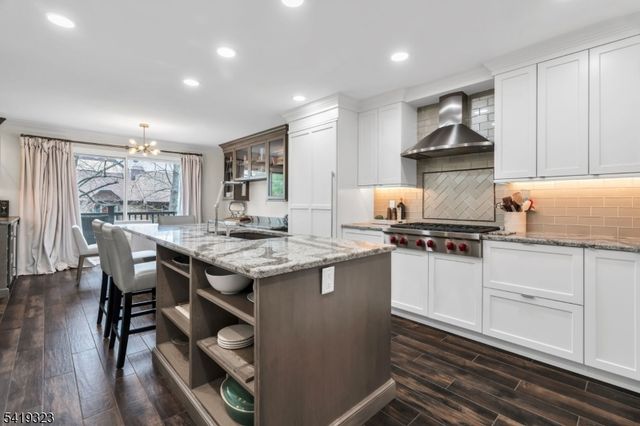 1 Rolling Hill Ct, Madison Boro, NJ 07940