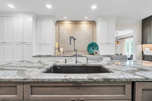 1 Rolling Hill Ct, Madison Boro, NJ 07940