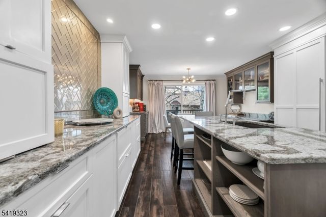 1 Rolling Hill Ct, Madison Boro, NJ 07940