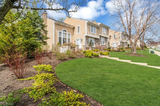 1 Rolling Hill Ct, Madison Boro, NJ 07940