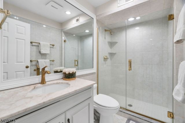 1 Rolling Hill Ct, Madison Boro, NJ 07940