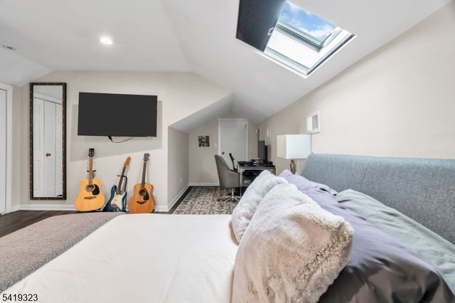 1 Rolling Hill Ct, Madison Boro, NJ 07940