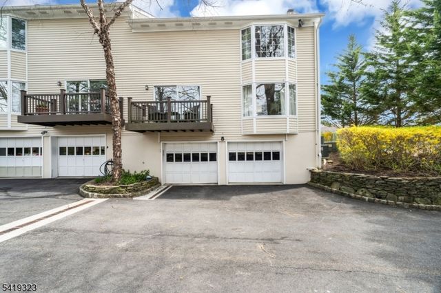 1 Rolling Hill Ct, Madison Boro, NJ 07940