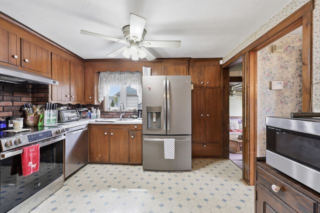 11 Judith St, Springfield, MA 01118