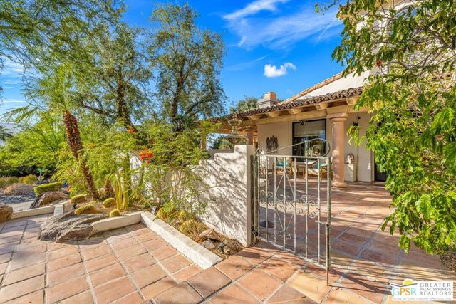 2300 S Bisnaga Avenue, Palm Springs, CA 92264