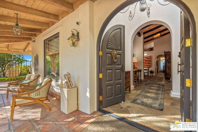 2300 S Bisnaga Avenue, Palm Springs, CA 92264