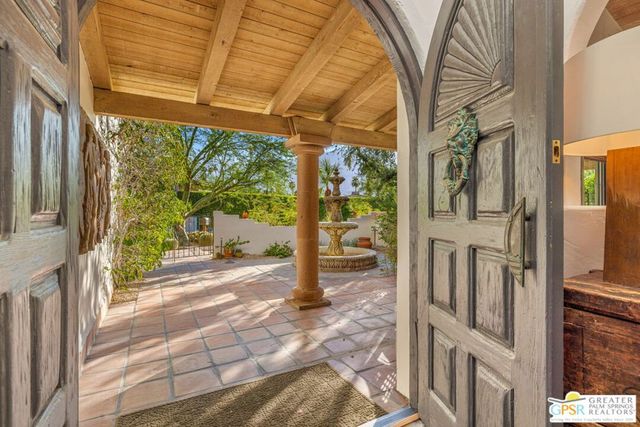 2300 S Bisnaga Avenue, Palm Springs, CA 92264