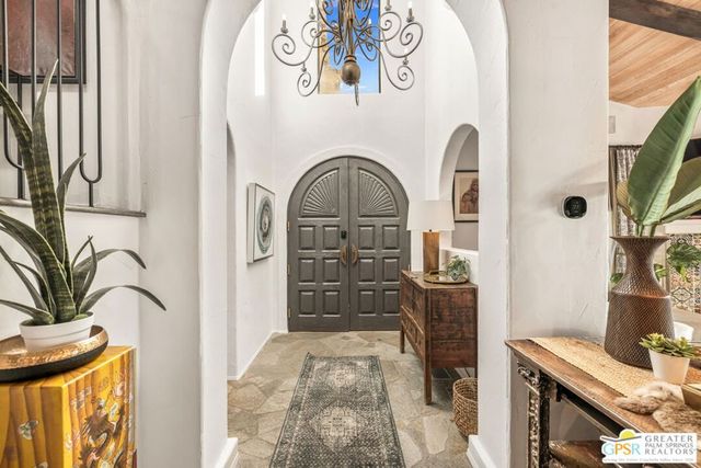 2300 S Bisnaga Avenue, Palm Springs, CA 92264