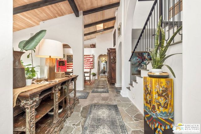 2300 S Bisnaga Avenue, Palm Springs, CA 92264