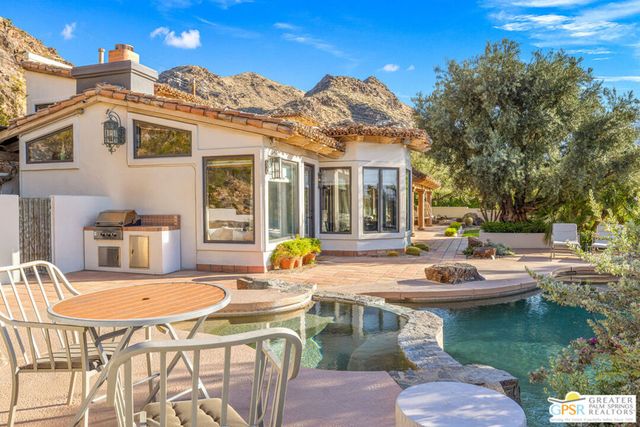 2300 S Bisnaga Avenue, Palm Springs, CA 92264