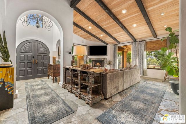 2300 S Bisnaga Avenue, Palm Springs, CA 92264