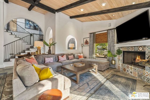 2300 S Bisnaga Avenue, Palm Springs, CA 92264