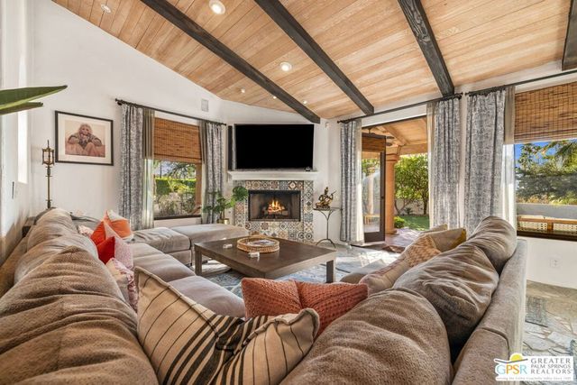 2300 S Bisnaga Avenue, Palm Springs, CA 92264
