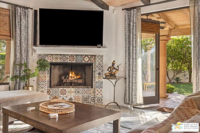 2300 S Bisnaga Avenue, Palm Springs, CA 92264