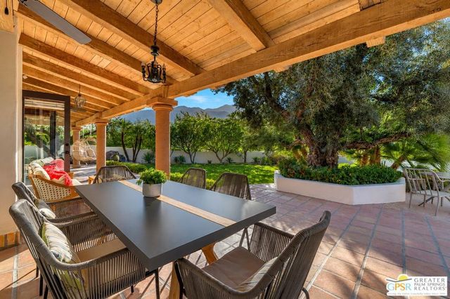 2300 S Bisnaga Avenue, Palm Springs, CA 92264