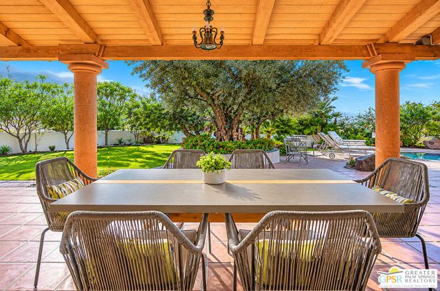 2300 S Bisnaga Avenue, Palm Springs, CA 92264