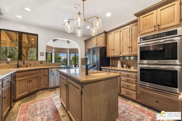 2300 S Bisnaga Avenue, Palm Springs, CA 92264
