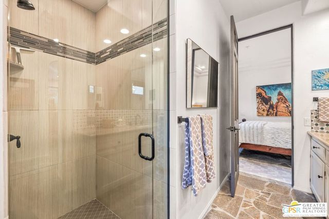 2300 S Bisnaga Avenue, Palm Springs, CA 92264