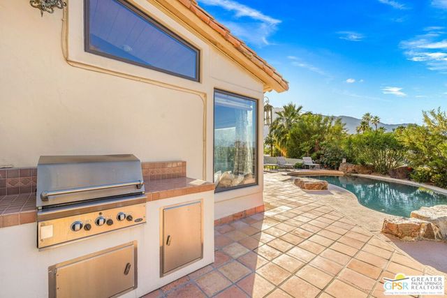2300 S Bisnaga Avenue, Palm Springs, CA 92264