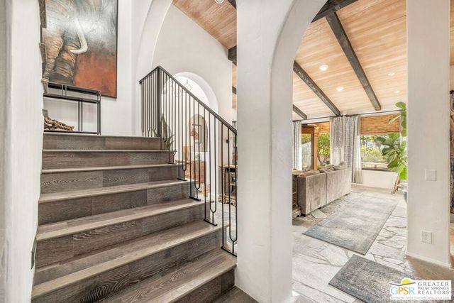 2300 S Bisnaga Avenue, Palm Springs, CA 92264