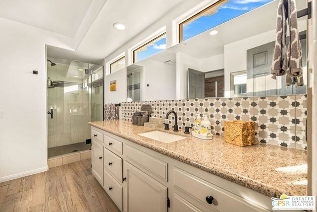 2300 S Bisnaga Avenue, Palm Springs, CA 92264