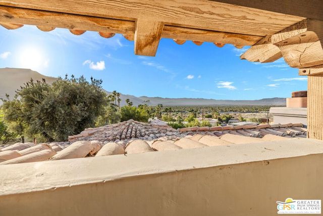 2300 S Bisnaga Avenue, Palm Springs, CA 92264