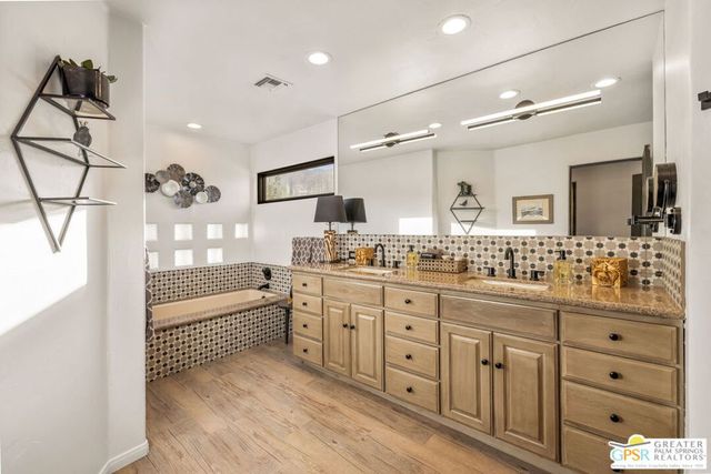 2300 S Bisnaga Avenue, Palm Springs, CA 92264