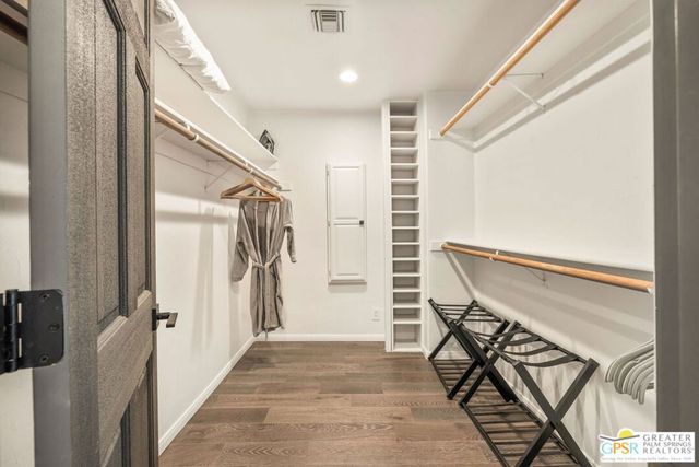 2300 S Bisnaga Avenue, Palm Springs, CA 92264