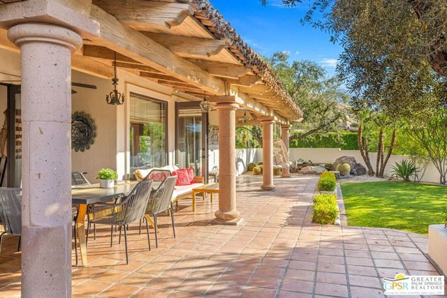 2300 S Bisnaga Avenue, Palm Springs, CA 92264