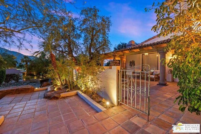 2300 S Bisnaga Avenue, Palm Springs, CA 92264