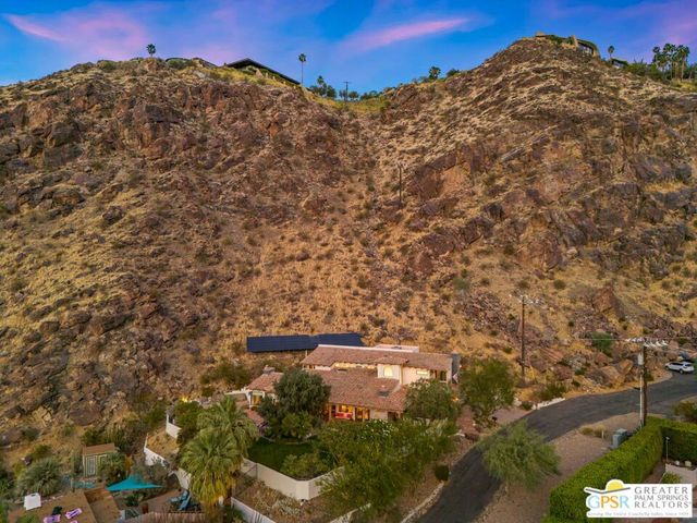 2300 S Bisnaga Avenue, Palm Springs, CA 92264