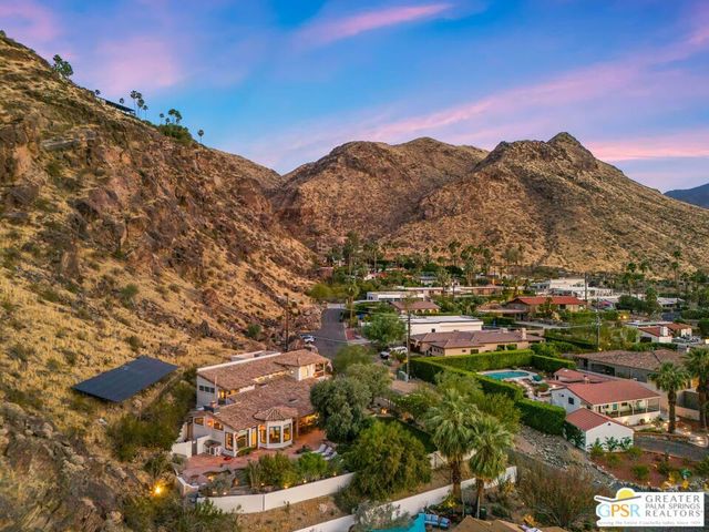 2300 S Bisnaga Avenue, Palm Springs, CA 92264