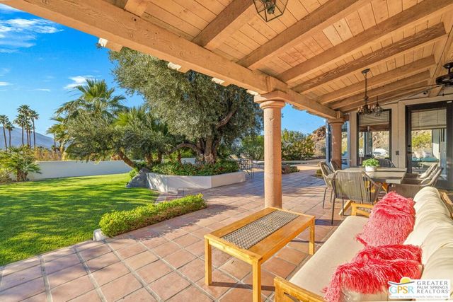2300 S Bisnaga Avenue, Palm Springs, CA 92264