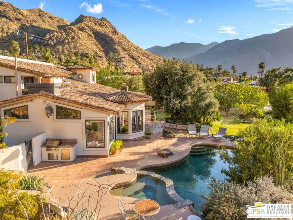 2300 S Bisnaga Avenue, Palm Springs, CA 92264