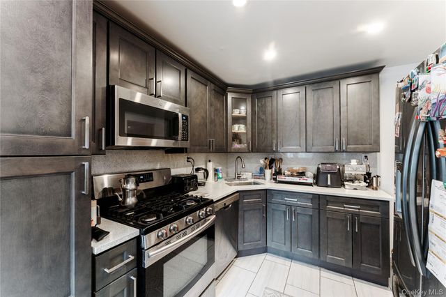 69-62 199th Street, Fresh Meadows, NY 11365