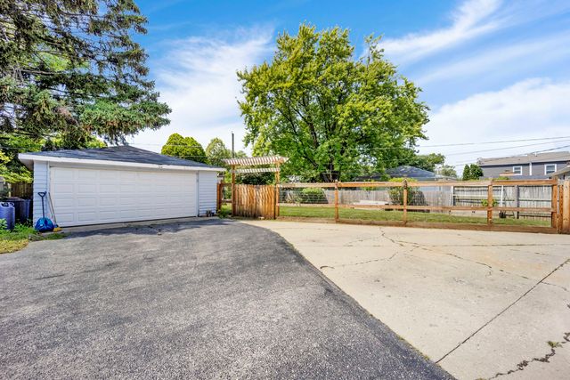 340 S Lodge Lane, Lombard, IL 60148