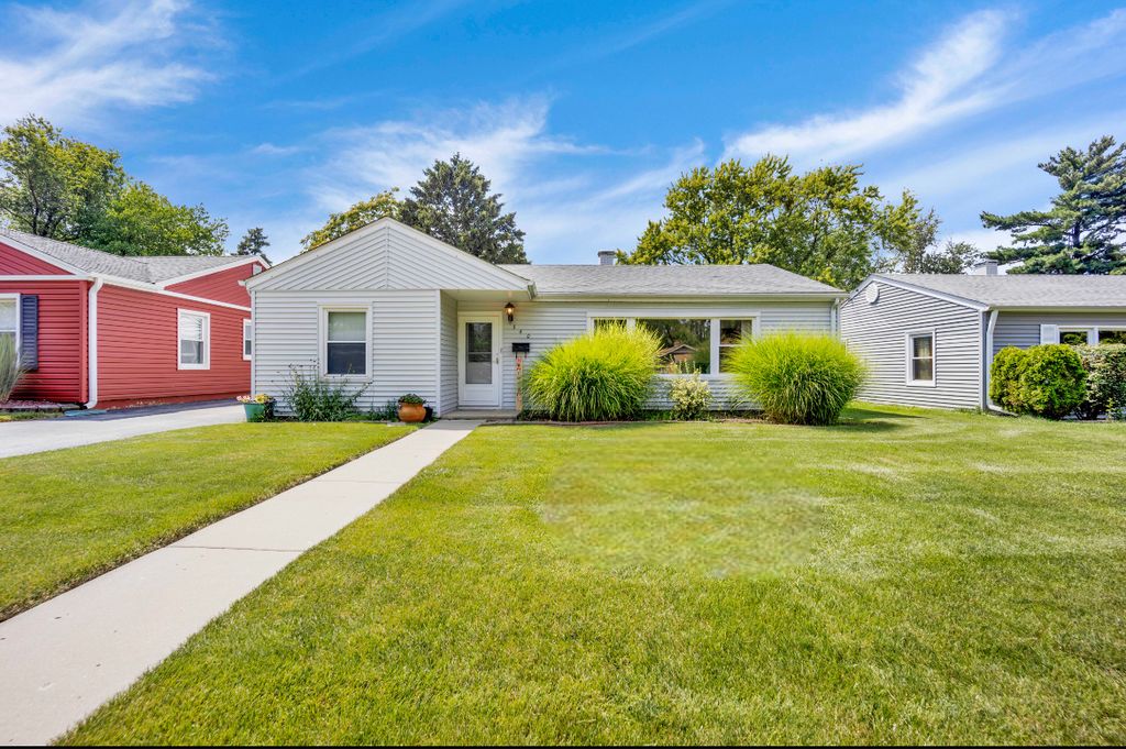 340 S Lodge Lane, Lombard, IL 60148