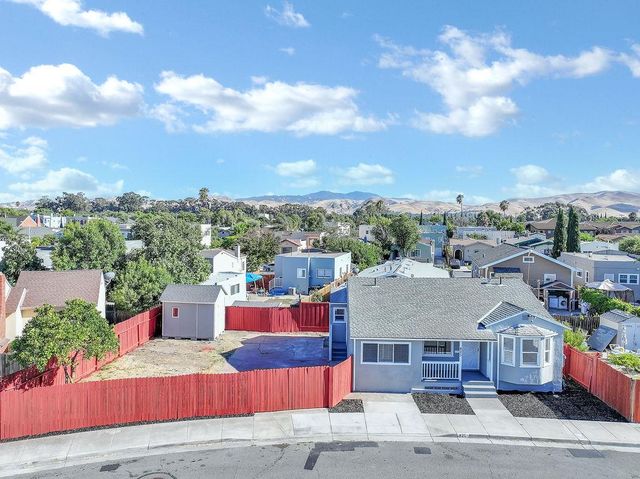 425 W 8th Street, Pittsburg, CA 94565