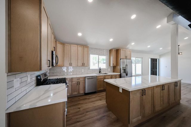 3001 W Mercer Lane, Phoenix, AZ 85029