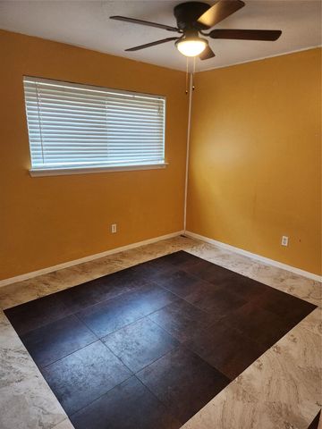 1205 Elm Street, Alvin, TX 77511