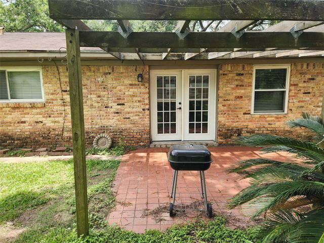 1205 Elm Street, Alvin, TX 77511