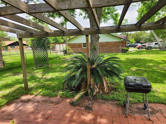 1205 Elm Street, Alvin, TX 77511