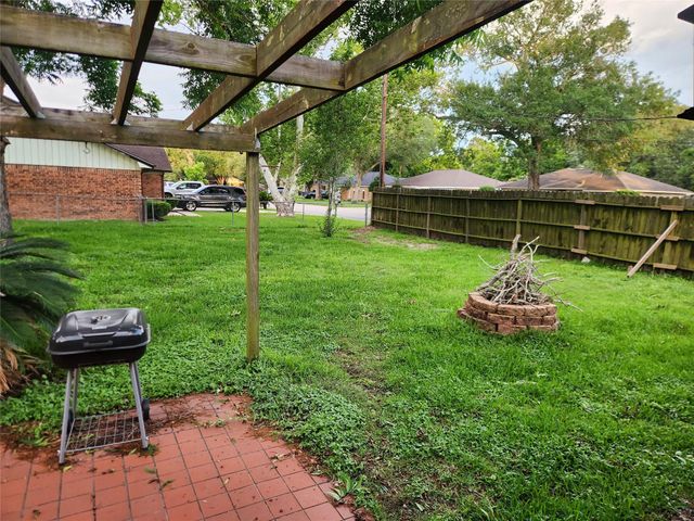 1205 Elm Street, Alvin, TX 77511