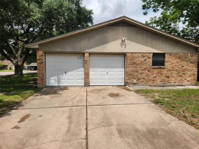 1205 Elm Street, Alvin, TX 77511