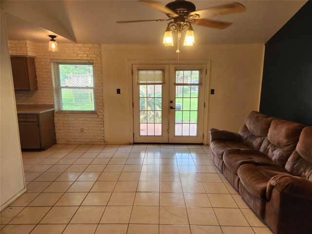 1205 Elm Street, Alvin, TX 77511