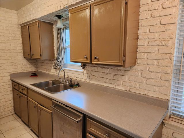 1205 Elm Street, Alvin, TX 77511