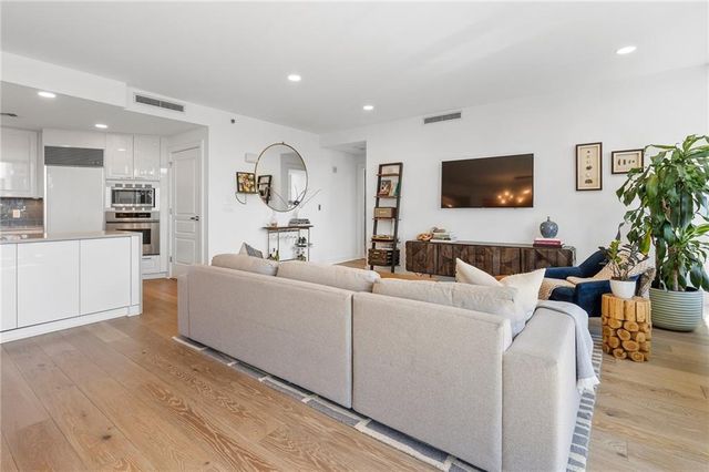 700 Park Regency NE Place 1503, Atlanta, GA 30326