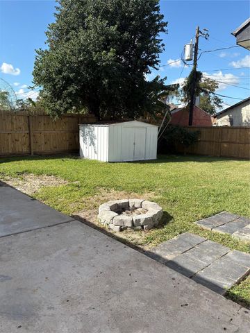 834 Grand Oaks Drive, Houston, TX 77015