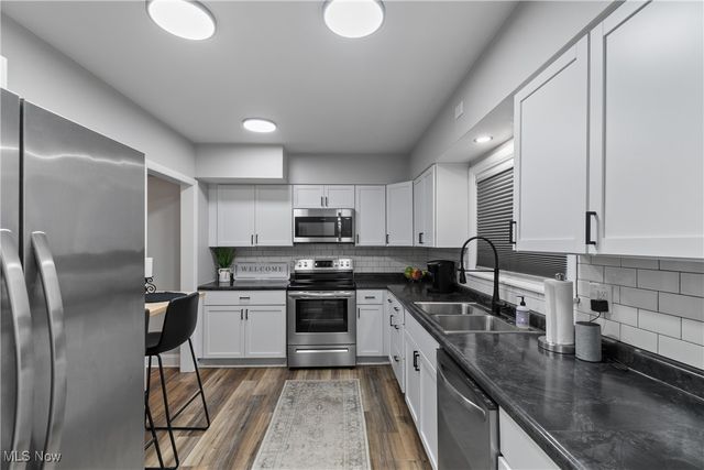 6 5th Street NE, Barberton, OH 44203