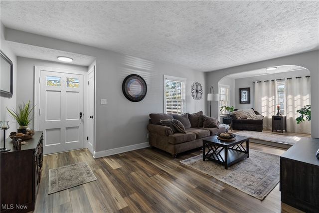 6 5th Street NE, Barberton, OH 44203